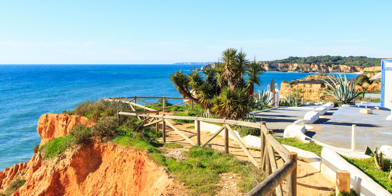 Albufeira  Den st\u00f8rste ferieby og bedste strande i Algarve